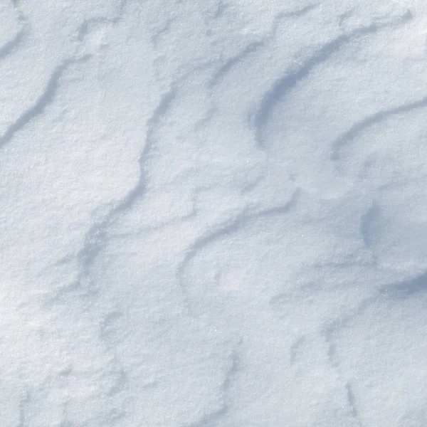 雪のテクスチャです 大気中の水蒸気が凍って氷の結晶と光の白いフレークで落下や白い層として地面に横たわってに — ストック写真