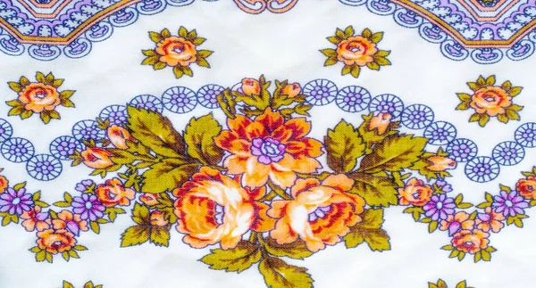 Текстура шерстяной ткани. шарф женщины с раскрашенными цветами — стоковое фото