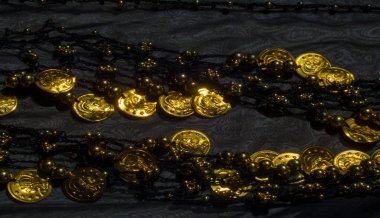 İpek kumaş dokusu, mavi, altın sikke. Oryantal tarzda