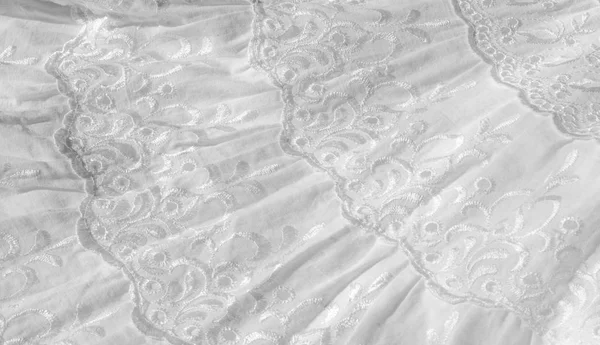 Beyaz pamuklu kumaş, desen ile