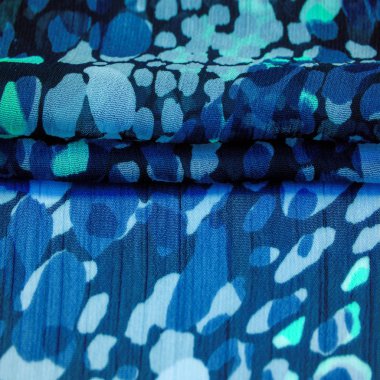 Dokulu tasarım, ipek kumaş, kadın eşarp, beyaz pembe kırmızı kaş