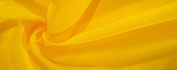 Μοτίβο φόντου υφής, μετάξι από κίτρινο ύφασμα. Κρεπ σατέν ο — Φωτογραφία Αρχείου