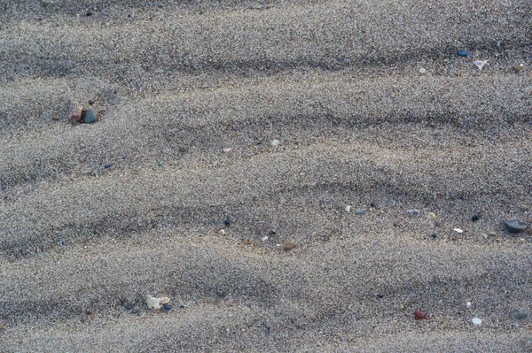 Letni krajobraz. Rysunek na piasku stworzonym przez wodę i wygrać — Zdjęcie stockowe