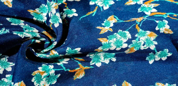 Текстура, фон, узор, ткань голубого цвета с зелеными цветами f — стоковое фото