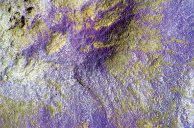 Granit taş mavi boya boyalı. Katı kaya parçaları veya katı 