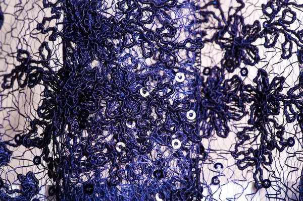 Textura, patrón, encaje azul sobre un fondo blanco. Delicado y — Foto de Stock