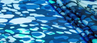 Dokulu tasarım, ipek kumaş, kadın eşarp, beyaz pembe kırmızı kaş