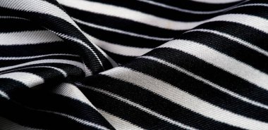  ipek çizgili kumaş. Siyah ve beyaz çizgiler. Bu güzel, s