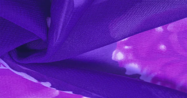 Tekstura, tło, niebieska tkanina jedwabna z czerwonym nadrukiem kwiatowym. Y — Zdjęcie stockowe