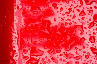 yaz yağmuru, araba boyasu su damlaları. küçük bir yuvarlak veya p