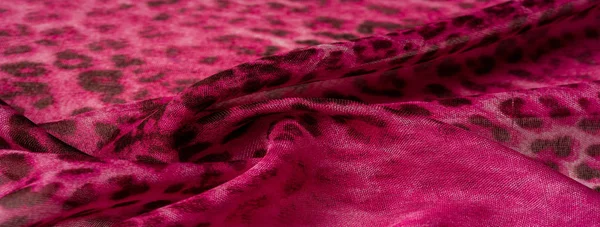 Фон текстуры. леопардовый шелк яркая ткань африканские темы — стоковое фото