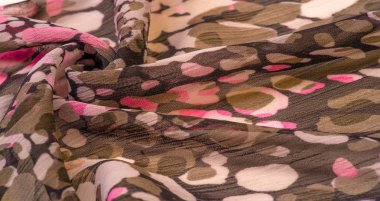 Dokulu tasarım, ipek kumaş, kadın eşarp, beyaz pembe kırmızı kaş