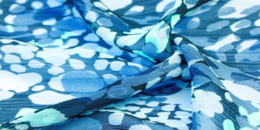 Dokulu tasarım, ipek kumaş, kadın eşarp, beyaz pembe kırmızı kaş