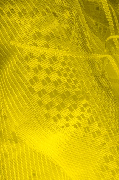 Textura, fundo, padrão. tule amarelo. Com um design simples — Fotografia de Stock