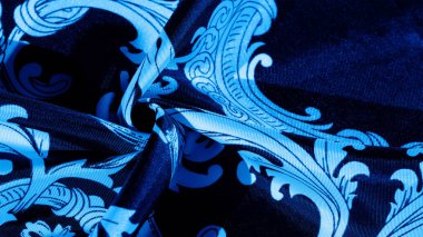 doku, arka plan, monogram desenli siyah ipek kumaş E