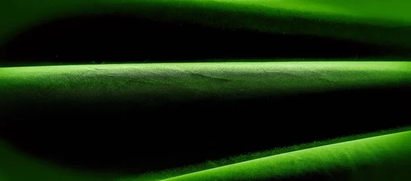 Textur, Hintergrund, Muster. Panoramafoto aus grünem Seidenstoff. — Stockfoto