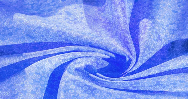 Texture, motif, tissu de soie bleue sur fond blanc, fleur — Photo