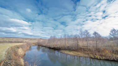 Sonbahar kış manzarası, Kasım. Ay sonuna kadar. Üzücü, kasvetli bir mevsim, doğa karı bekliyor.,