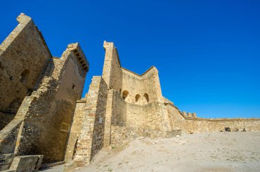 Ceneviz kayası olarak da bilinen Kırım yarımadasının, Sudak kalesinin fotoğrafları, kale 212 yılında Alanlar, Hazarlar veya Bizanslılar, Padişah-Jami Camii, Müze-Rezerv Sudak Kalesi tarafından inşa edildi.