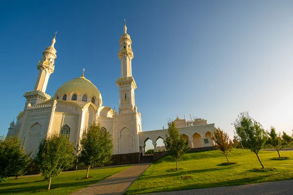 Белая Мечеть Расположена Пределами Древнего Болгарского Поселения Похожа Знаменитый Дворец — стоковое фото