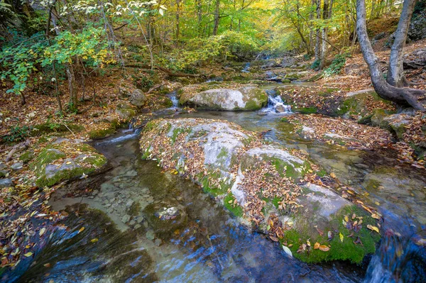 Foto Van Krim Schiereiland Herfst Jur Jur Waterval Een Oriëntatiepunt — Stockfoto