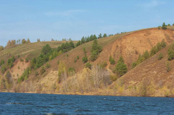 Paysage Automnal Eau Bleu Foncé Derniers Jours Chauds Rivière Arbres — Photo