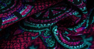 Arka plan tasarım dokusu, kırmızı ipek kumaş ve mavi çiçek desenli daireler. Charmeus 'un çok güzel bir kumaşı var. Yumuşak bir doluluk içinde birleştirilebilir..