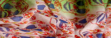 Jolly Roger kadın atkısı Jolly Roger, saldırmaya hazırlanan korsan gemisini tanımlamak için kullanılan bayrakların geleneksel İngilizce adıdır.