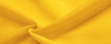 Doku. İpek sarı mat renginin arkaplan kumaşı (boya veya yüzey) sönük ve düzdür, parlaklığı yoktur.