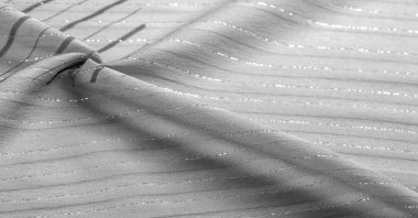 Tasarım arka plan dokusu, Lurex çizgili siyah beyaz kumaş, taze ve rahat bir stil için mükemmel..