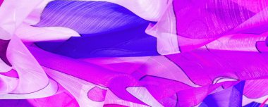 Arka plan dokusu bir organza deseni. İnce, şeffaf kumaştan bir kumaş. İnce, yapışkan ipekten bir peçe gibi. beyaz kırmızı mavi geometrik renkler