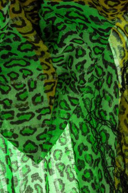 Doku, arkaplan, desen, ipek kumaş yeşil, leopar desenli. Hafif leopar desenli ipek tasarımınız için mükemmel, şık görünüyor ve kaba değil.!