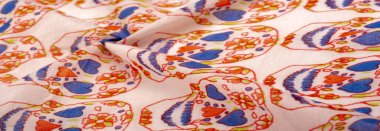 Jolly Roger kadın atkısı Jolly Roger, saldırmaya hazırlanan korsan gemisini tanımlamak için kullanılan bayrakların geleneksel İngilizce adıdır.