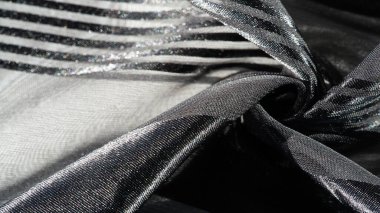 Arka plan dokusu, desen, koleksiyon, farklı boyutlarda çizgileri olan şeffaf ipek kumaş, siyah, zarif lüks.