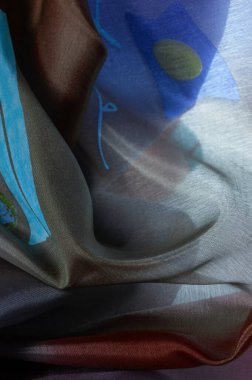 Arkaplan dokusu, ipek kumaş, parlak mavi bordo, küçük soyut kaya resimleri.