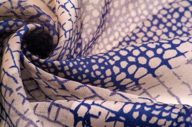 Doku. Geçmişi. Şablon. Piton derisi şeklinde ipek kumaş, lacivert desen, Afrika teması