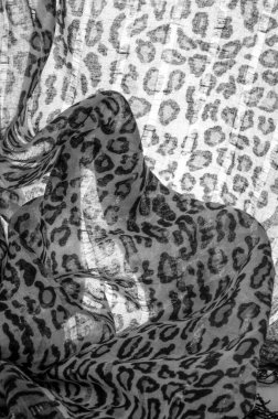 Doku, arkaplan, desen, ipek kumaş siyah beyaz leopar desenli. Hafif leopar desenli ipek tasarımınız için mükemmel, şık görünüyor ve kaba değil.!