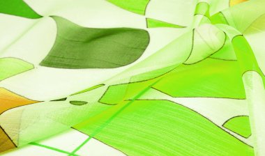 Arka plan dokusu bir organza deseni. İnce, şeffaf kumaştan bir kumaş. İnce, yapışkan ipekten bir peçe gibi. yeşil beyaz sarı gri geometrik renkler