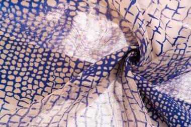 Doku. Geçmişi. Şablon. Piton derisi şeklinde ipek kumaş, lacivert desen, Afrika teması