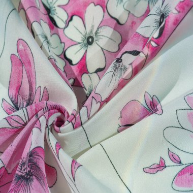 Doku arka planı, desen, koleksiyon, ipek kumaş, kadın eşarbı, pembe gözlüklü beyaz krem, mavi mısır çiçeği mavisi kenar.