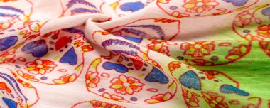 Jolly Roger kadın atkısı Jolly Roger, saldırmaya hazırlanan korsan gemisini tanımlamak için kullanılan bayrakların geleneksel İngilizce adıdır.