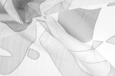 Arka plan dokusu bir organza deseni. İnce, şeffaf kumaştan bir kumaş. İnce, yapışkan ipekten bir peçe gibi. siyah ve beyaz geometrik renkler