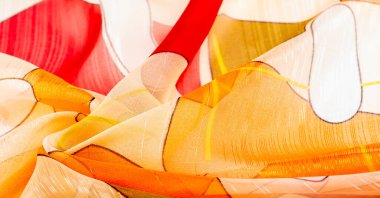 Arka plan dokusu bir organza deseni. İnce, şeffaf kumaştan bir kumaş. İnce, yapışkan ipekten bir peçe gibi. yeşil kırmızı kırmızı geometrik renkler