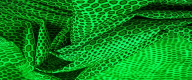 yeşil ipek kumaş, hayvan derisi. Tüm projeler yeni ve kumaş fotoğrafçılığı ve nihai ürün kullanımı alanında derin bilgiye sahip tasarımcılar tarafından stüdyomuzda tasarlanmıştır.