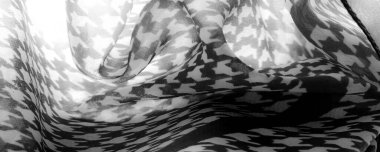 Doku, kumaş, doku. Geometrik baskılı parlak renkli siyah beyaz ipek şifon. Şaşırtıcı derecede hafif, pürüzsüz, dokunmatik kumaşa kumlu. En seçkin malzemelerden biri..