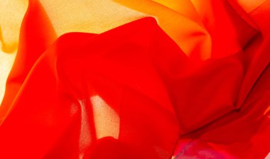 Geçmişi, dokusu, deseni, kırmızı ipek kumaşı, kızaran kırmızı çiçekli gülü.