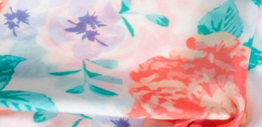 Doku desenli pamuk kumaş. Beyaz arka planda güller. Tasarımları, projeleri, duvar kağıtlarını işlemek için çok kullanışlı ve ideal. Bu kumaşla projeleriniz en iyisi olacak.