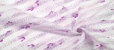 Doku arka planı, kadın şalı. Gülüşünde kırmızı çiçekler, hafif eşarplar, plaj havluları İnternet için zarif bir tasarım: moda çiçekleri, desenler, şallar.,