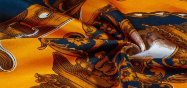 Gotik desenli ipek kumaş. Bu zengin ipek gotik zengin siyah ve altın rengi gözlüklerle çevrili olmaktan memnuniyet duyarım. Bu set aynı zamanda bir vampir ini ya da romantik bir yatak odası için de çok uygun.