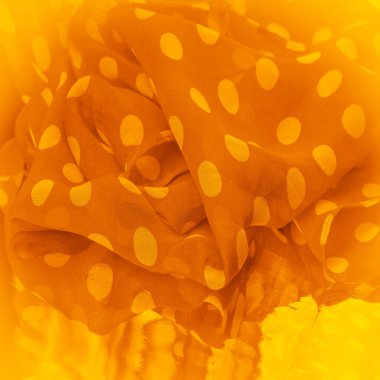 Arkaplan dokusu, dekoratif süs, beyaz benekli kırmızı benekli kumaş, kumaş üzerindeki yuvarlak noktalar, daire ya da silindir şeklinde..